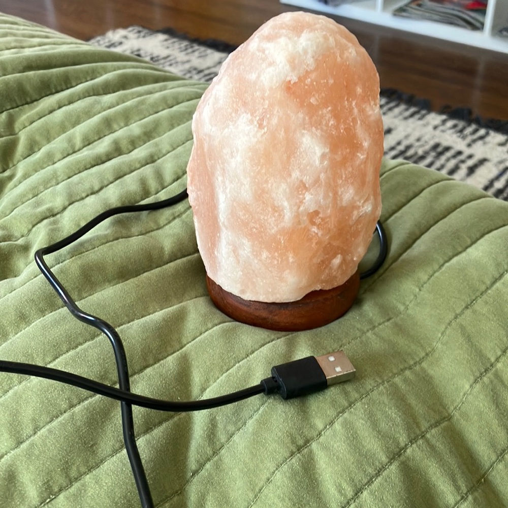 Light Up color changing salt lamp with USB plug in cord
